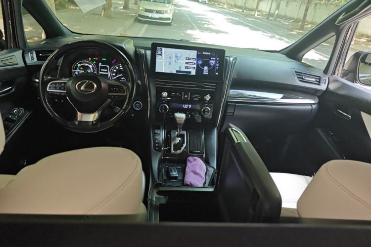Used Lexus LM 2020 300h Four-Seat Grand Edition Center Console