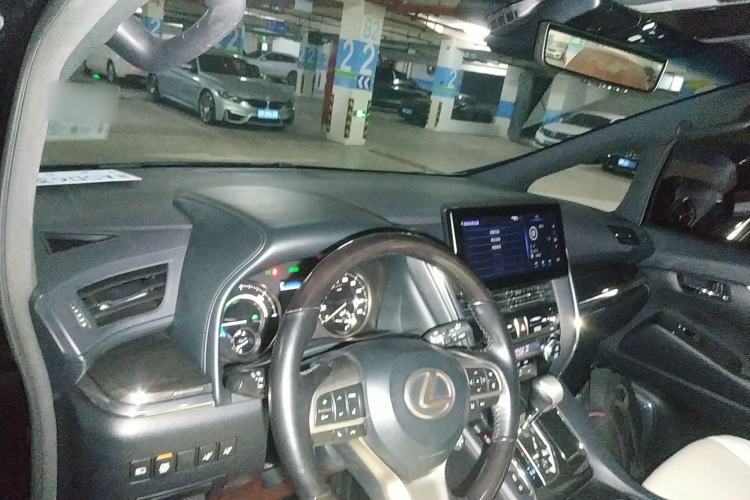 Used Lexus LM 2020 300h Four-Seat Grand Edition Center Console