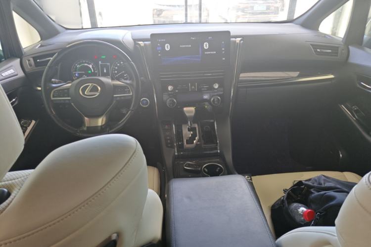 Used Lexus LM 2020 300h Seven-Seat Elegant Edition Center Console