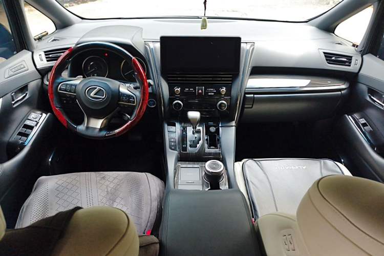 Used Lexus LM 2020 300h Seven-Seat Elegant Edition Center Console