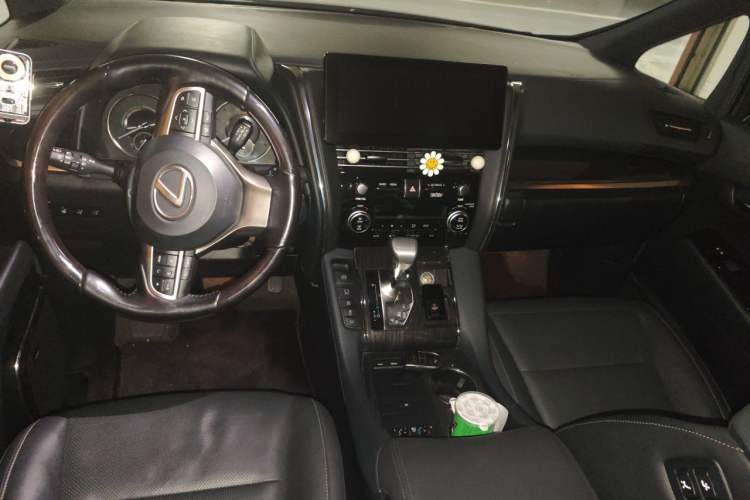 Used Lexus LM 2020 300h Seven-Seat Elegant Edition Center Console