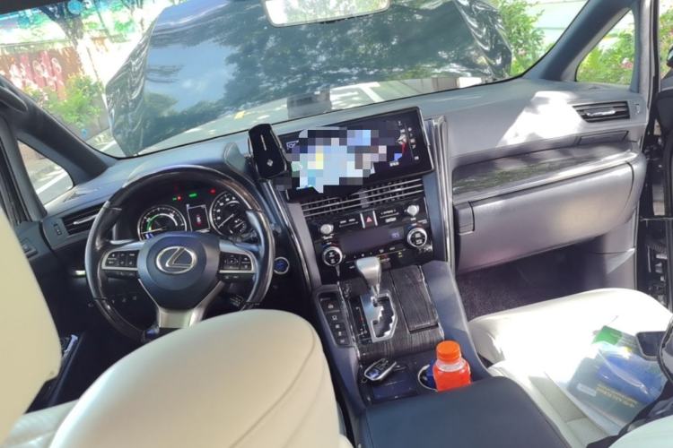 Used Lexus LM 2020 300h Seven-Seat Elegant Edition Center Console