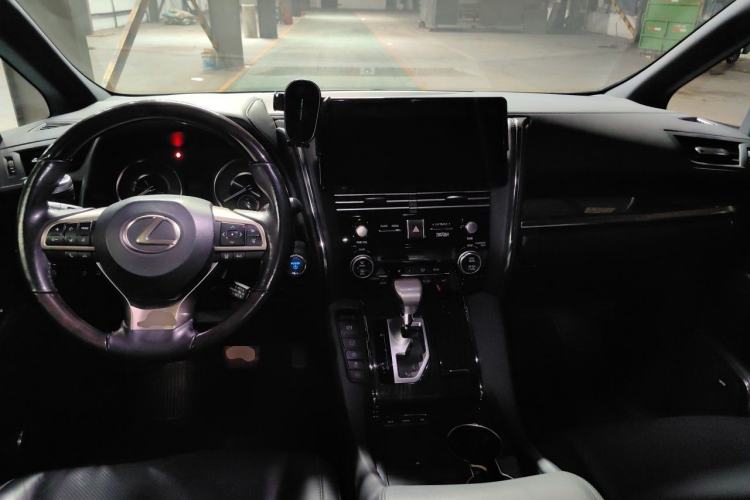 Used Lexus LM 2020 300h Four-Seat Grand Edition Center Console