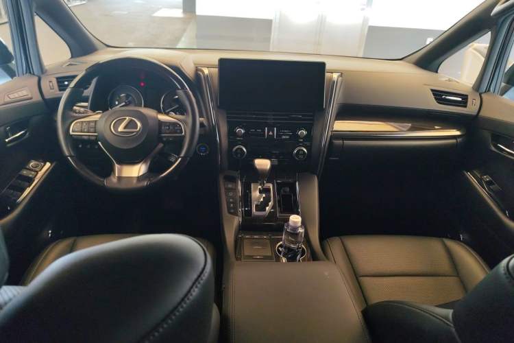 Used Lexus LM 2020 300h Four-Seat Grand Edition Center Console
