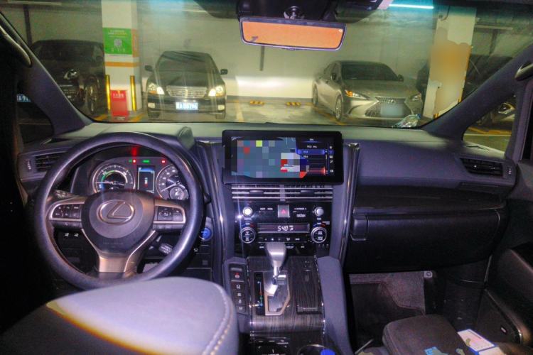 Used Lexus LM 2020 300h Four-Seat Grand Edition Center Console