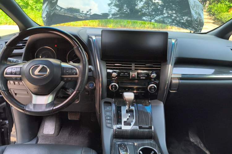Used Lexus LM 2020 300h Seven-Seat Elegant Edition Center Console
