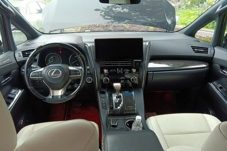 Used Lexus LM 2020 300h Four-Seat Grand Edition Center Console