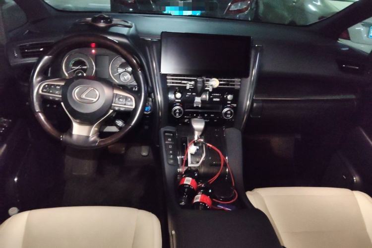 Used Lexus LM 2020 300h Seven-Seat Elegant Edition Center Console