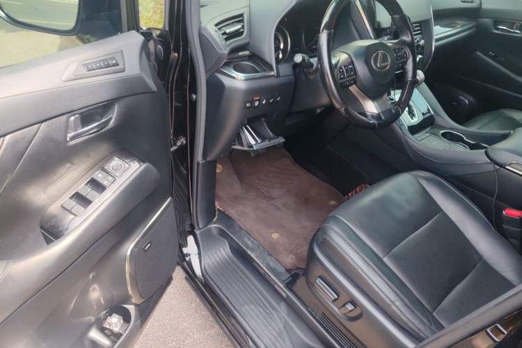 Used Lexus LM 2020 300h Seven-Seat Elegant Edition Driver Seat