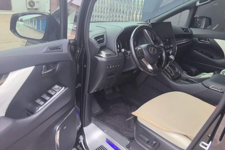 Used Lexus LM 2020 300h Seven-Seat Elegant Edition Driver Seat