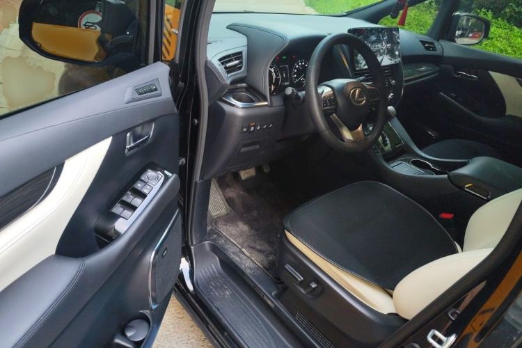 Used Lexus LM 2020 300h Four-Seat Grand Edition Driver Seat