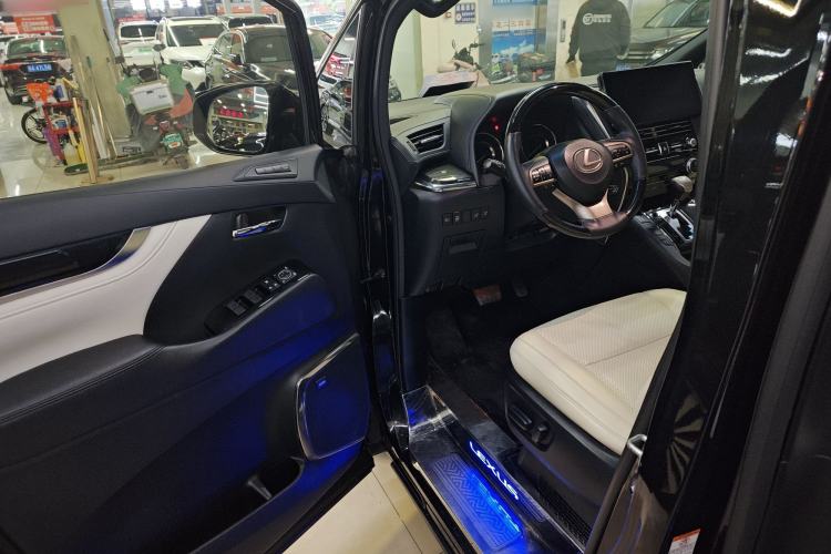 Used Lexus LM 2020 300h Seven-Seat Elegant Edition Driver Seat