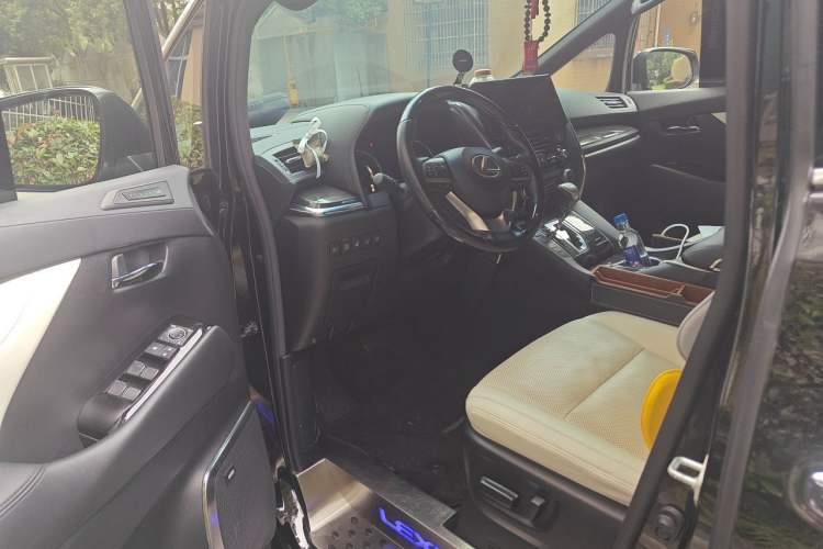 Used Lexus LM 2020 300h Seven-Seat Elegant Edition Driver Seat