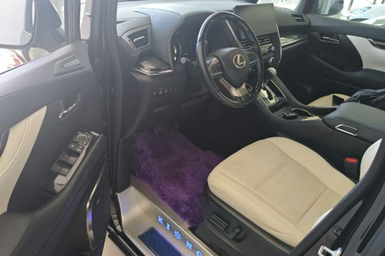 Used Lexus LM 2020 300h Seven-Seat Elegant Edition Driver Seat