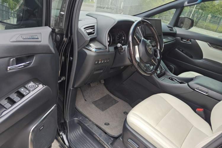 Used Lexus LM 2020 300h Seven-Seat Elegant Edition Driver Seat