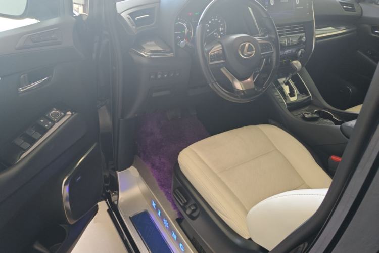 Used Lexus LM 2020 300h Seven-Seat Elegant Edition Driver Seat