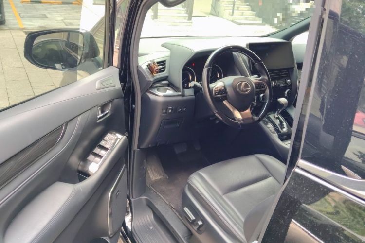 Used Lexus LM 2020 300h Four-Seat Grand Edition Driver Seat