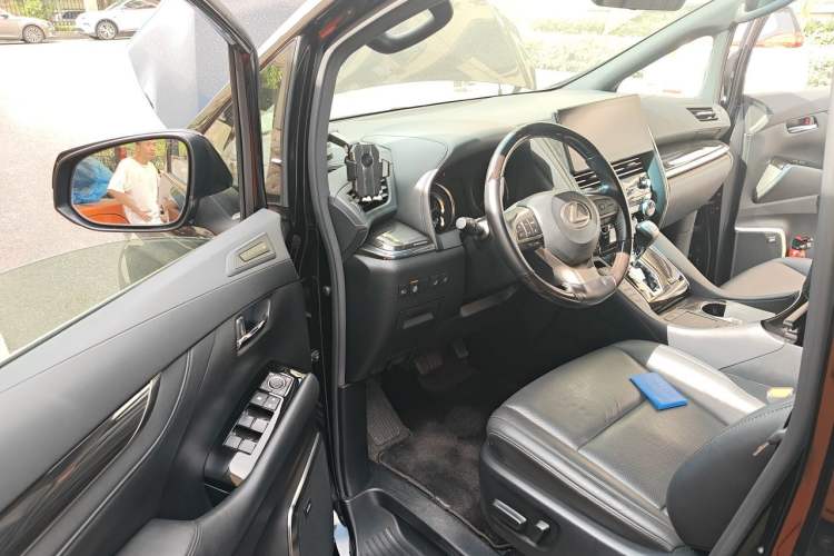 Used Lexus LM 2020 300h Four-Seat Grand Edition Driver Seat