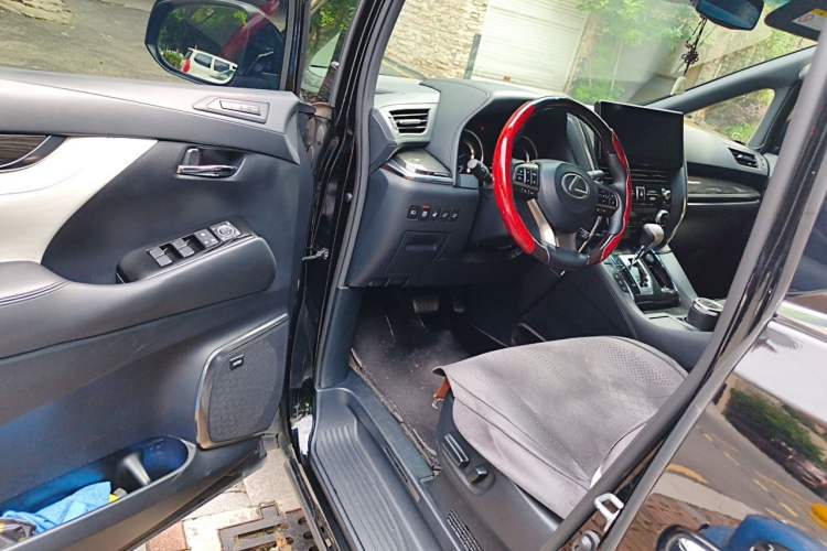 Used Lexus LM 2020 300h Seven-Seat Elegant Edition Driver Seat