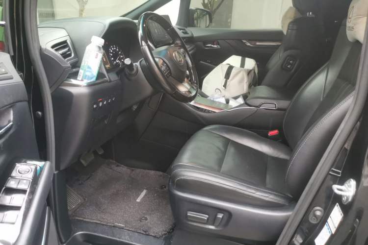 Used Lexus LM 2020 300h Seven-Seat Elegant Edition Driver Seat