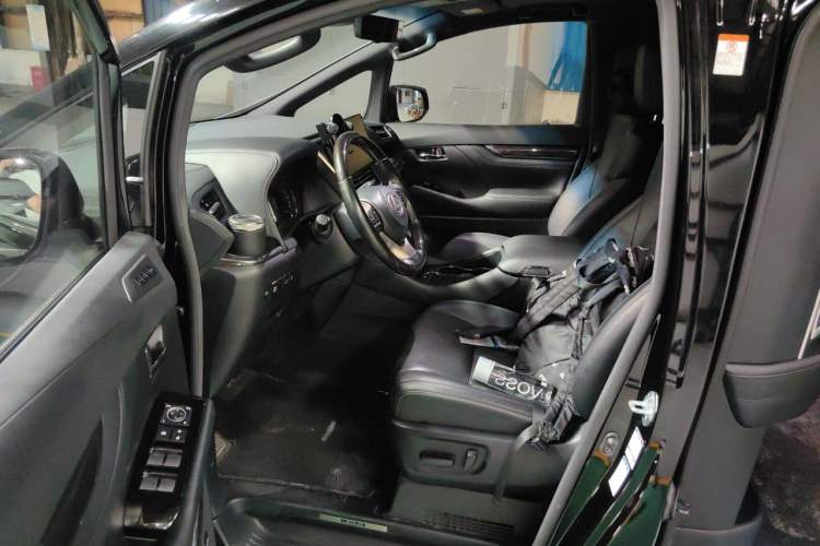 Used Lexus LM 2020 300h Four-Seat Grand Edition Driver Seat