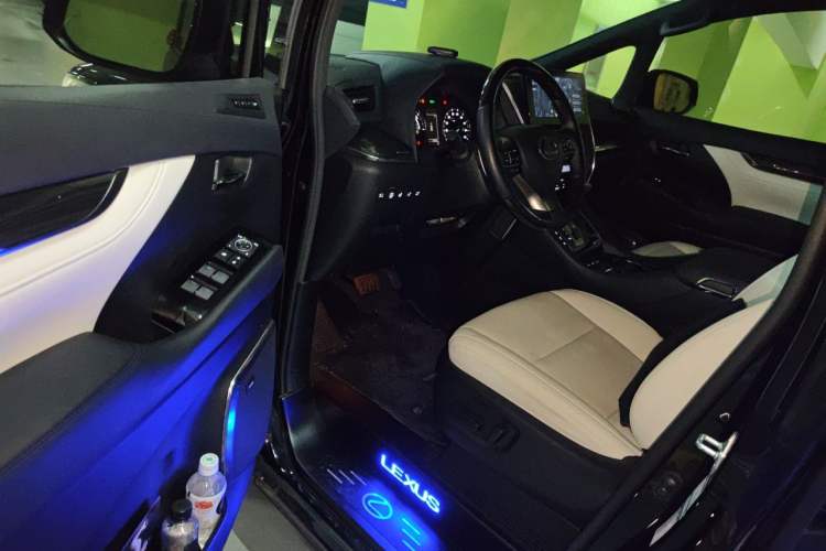 Used Lexus LM 2020 300h Seven-Seat Elegant Edition Driver Seat