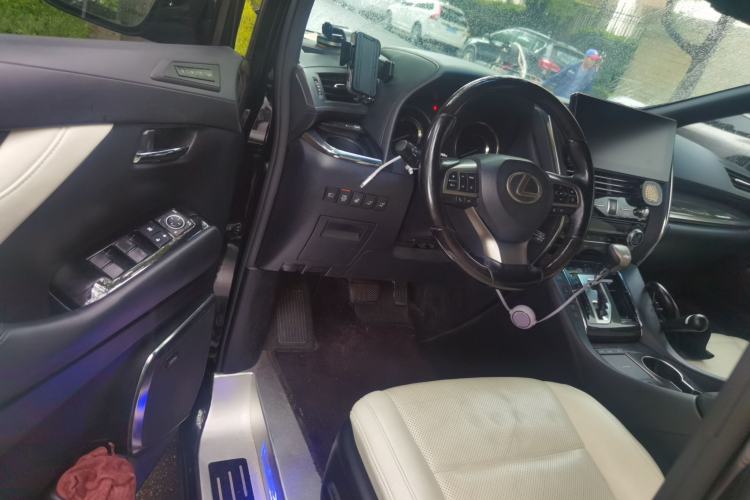 Used Lexus LM 2020 300h Seven-Seat Elegant Edition Driver Seat