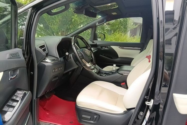 Used Lexus LM 2020 300h Four-Seat Grand Edition Driver Seat