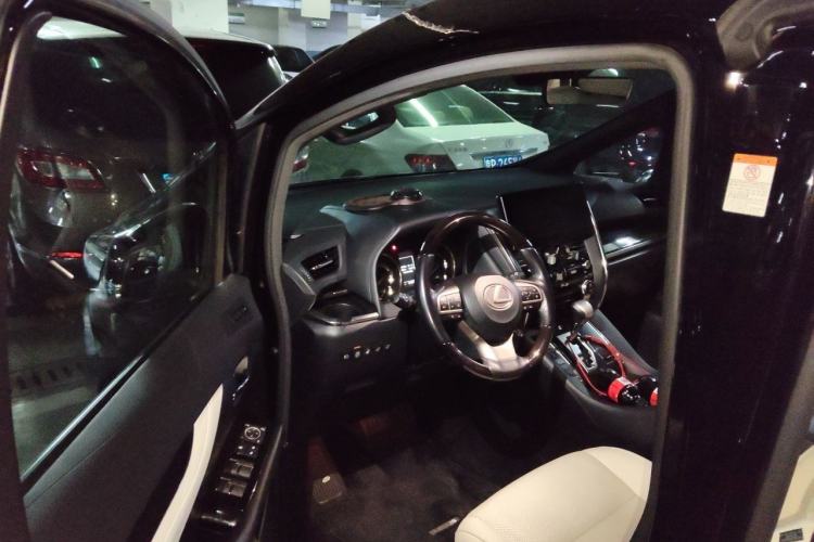 Used Lexus LM 2020 300h Seven-Seat Elegant Edition Driver Seat