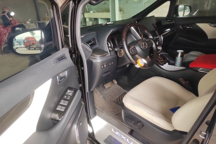 Used Lexus LM 2020 300h Four-Seat Grand Edition Driver Seat