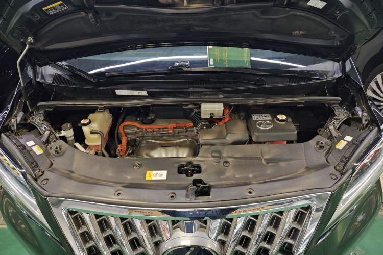 Used Lexus LM 2020 300h Seven-Seat Elegant Edition Engine Bay