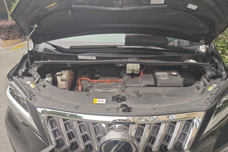 Used Lexus LM 2020 300h Seven-Seat Elegant Edition Engine Bay