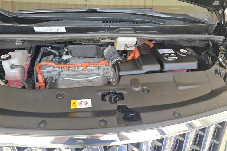 Used Lexus LM 2020 300h Seven-Seat Elegant Edition Engine Bay