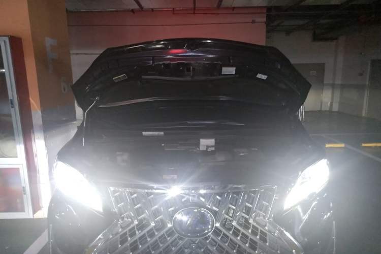 Used Lexus LM 2020 300h Seven-Seat Elegant Edition Engine Bay