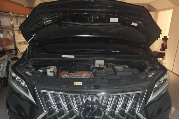 Used Lexus LM 2020 300h Seven-Seat Elegant Edition Engine Bay