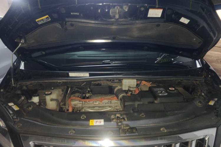 Used Lexus LM 2020 300h Seven-Seat Elegant Edition Engine Bay