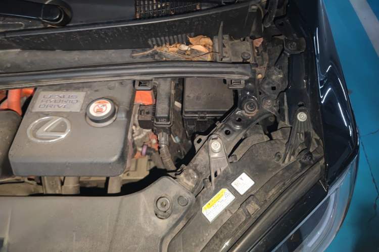 Used Lexus LM 2020 300h Seven-Seat Elegant Edition Engine Bay Left