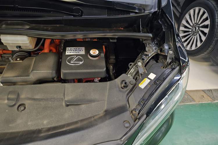 Used Lexus LM 2020 300h Seven-Seat Elegant Edition Engine Bay Left