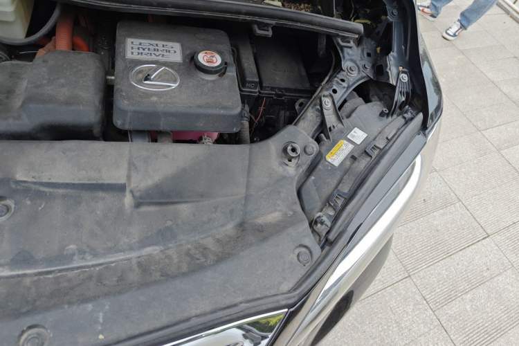 Used Lexus LM 2020 300h Seven-Seat Elegant Edition Engine Bay Left