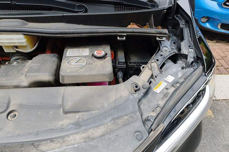 Used Lexus LM 2020 300h Seven-Seat Elegant Edition Engine Bay Left