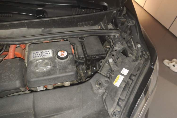 Used Lexus LM 2020 300h Seven-Seat Elegant Edition Engine Bay Left