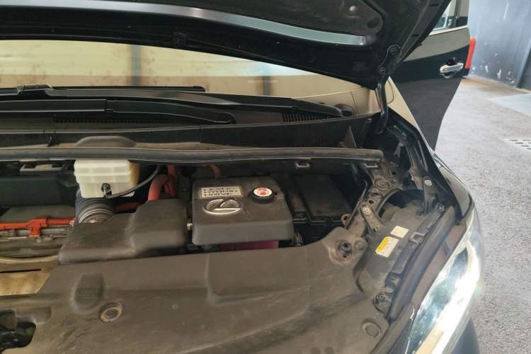 Used Lexus LM 2020 300h Four-Seat Grand Edition Engine Bay Left