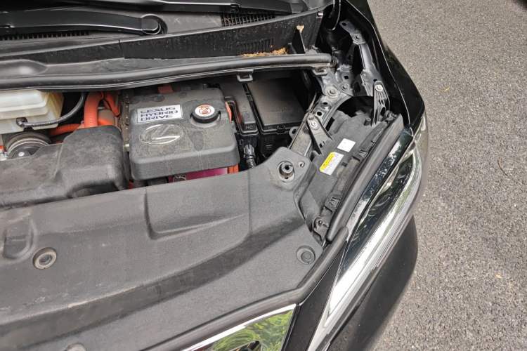 Used Lexus LM 2020 300h Four-Seat Grand Edition Engine Bay Left