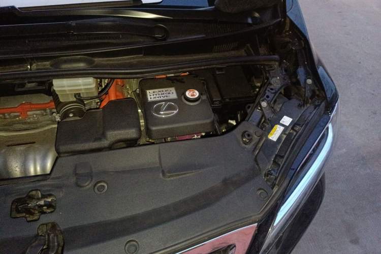 Used Lexus LM 2020 300h Seven-Seat Elegant Edition Engine Bay Left