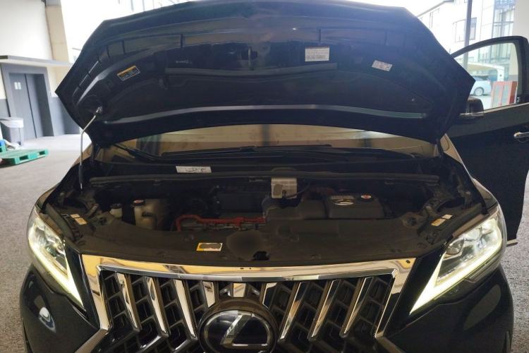 Used Lexus LM 2020 300h Four-Seat Grand Edition Engine Bay
