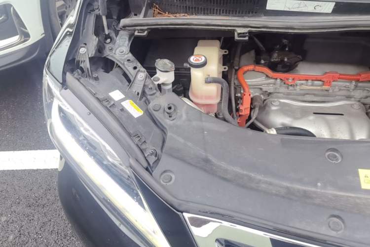Used Lexus LM 2020 300h Seven-Seat Elegant Edition Engine Bay Right
