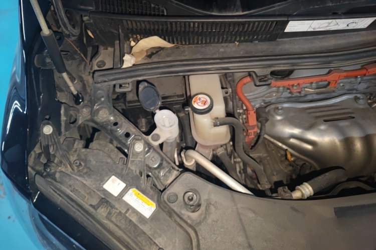 Used Lexus LM 2020 300h Seven-Seat Elegant Edition Engine Bay Right