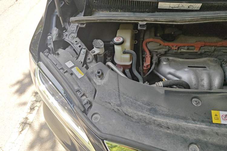 Used Lexus LM 2020 300h Four-Seat Grand Edition Engine Bay Right