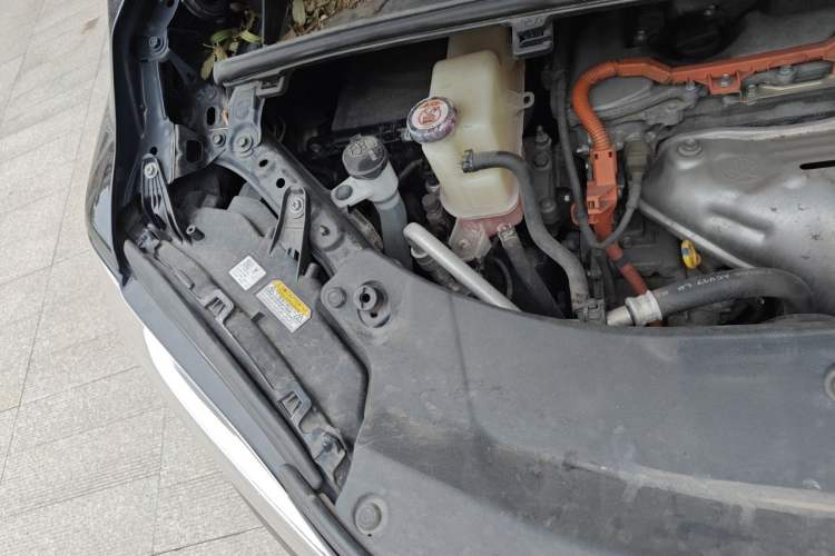 Used Lexus LM 2020 300h Seven-Seat Elegant Edition Engine Bay Right