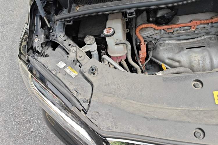 Used Lexus LM 2020 300h Four-Seat Grand Edition Engine Bay Right